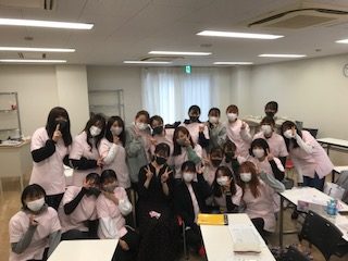 たまみ先生が来校しました トータルビューティー科 エステ ネイル メイクコース アーティスティックb